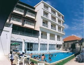 Le Crillon Hotell Brummana Exteriör bild