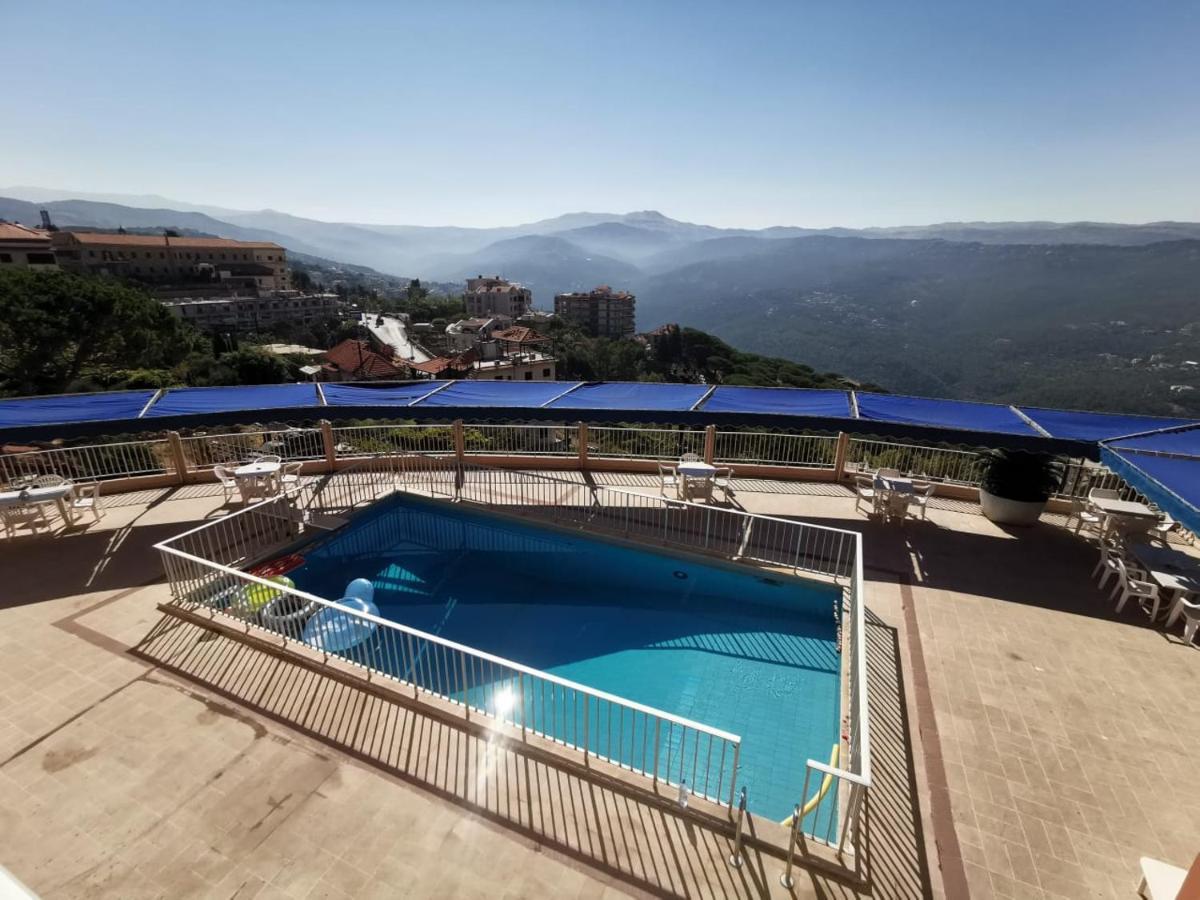 Le Crillon Hotell Brummana Exteriör bild