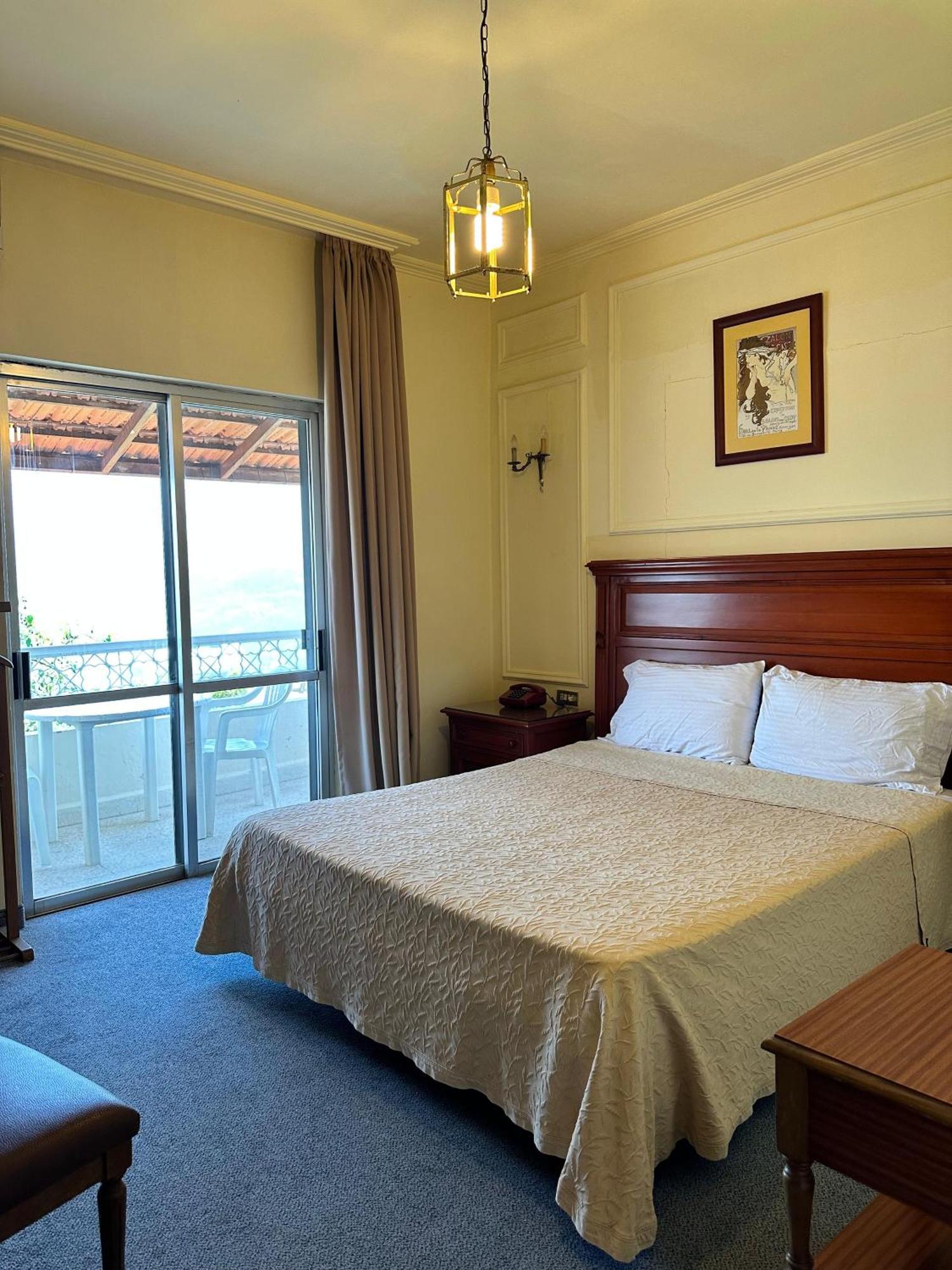 Le Crillon Hotell Brummana Exteriör bild