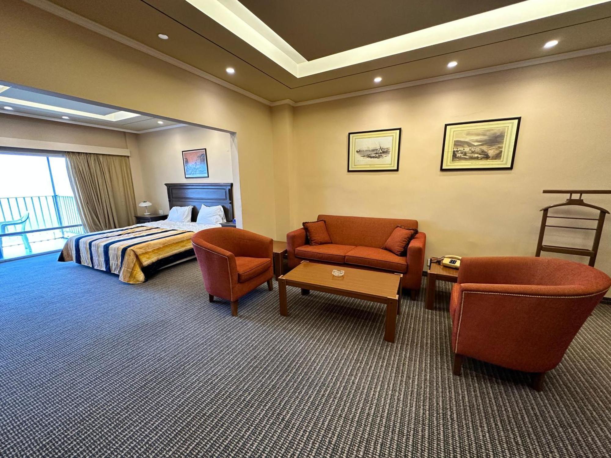 Le Crillon Hotell Brummana Exteriör bild