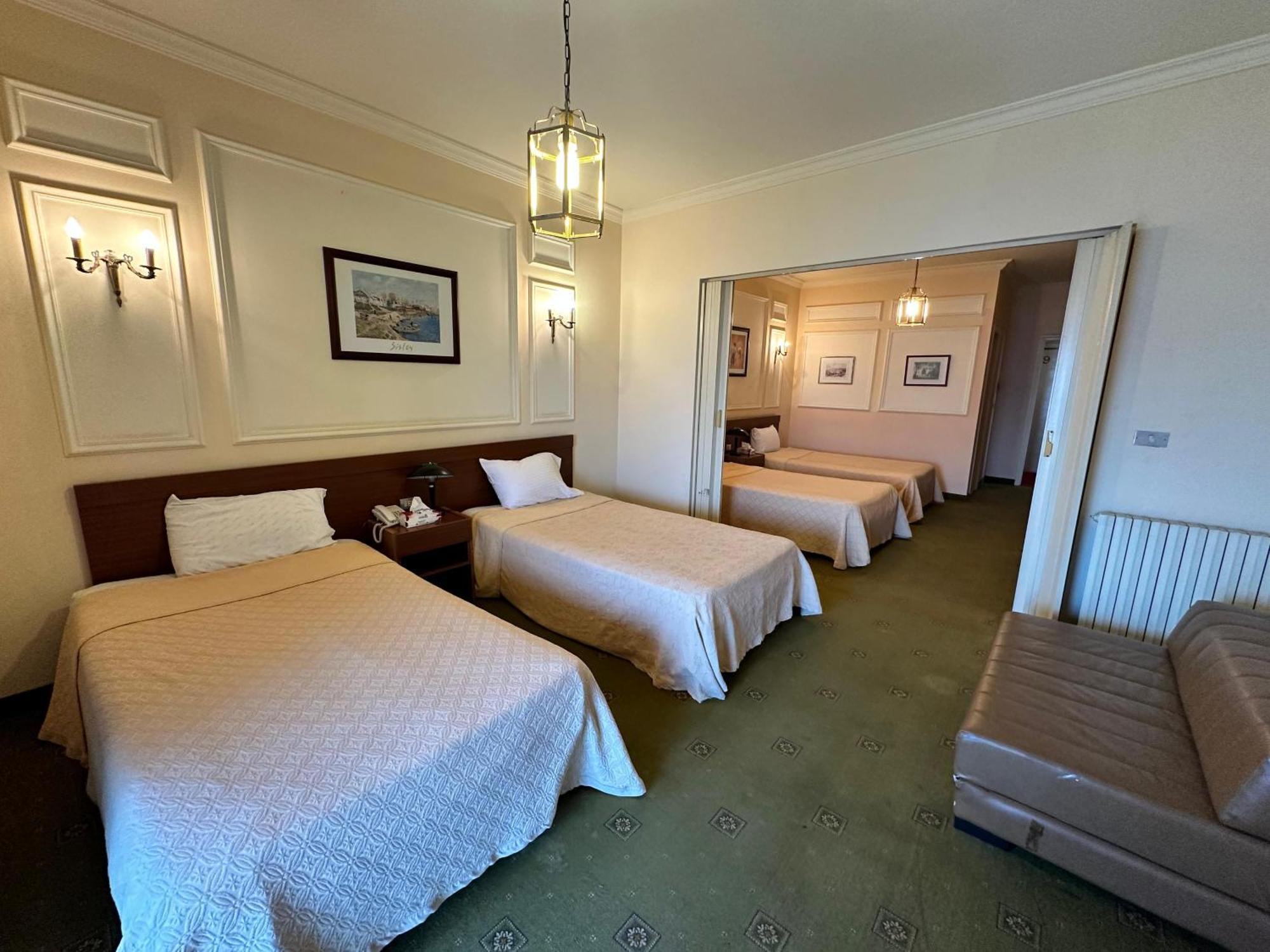Le Crillon Hotell Brummana Exteriör bild