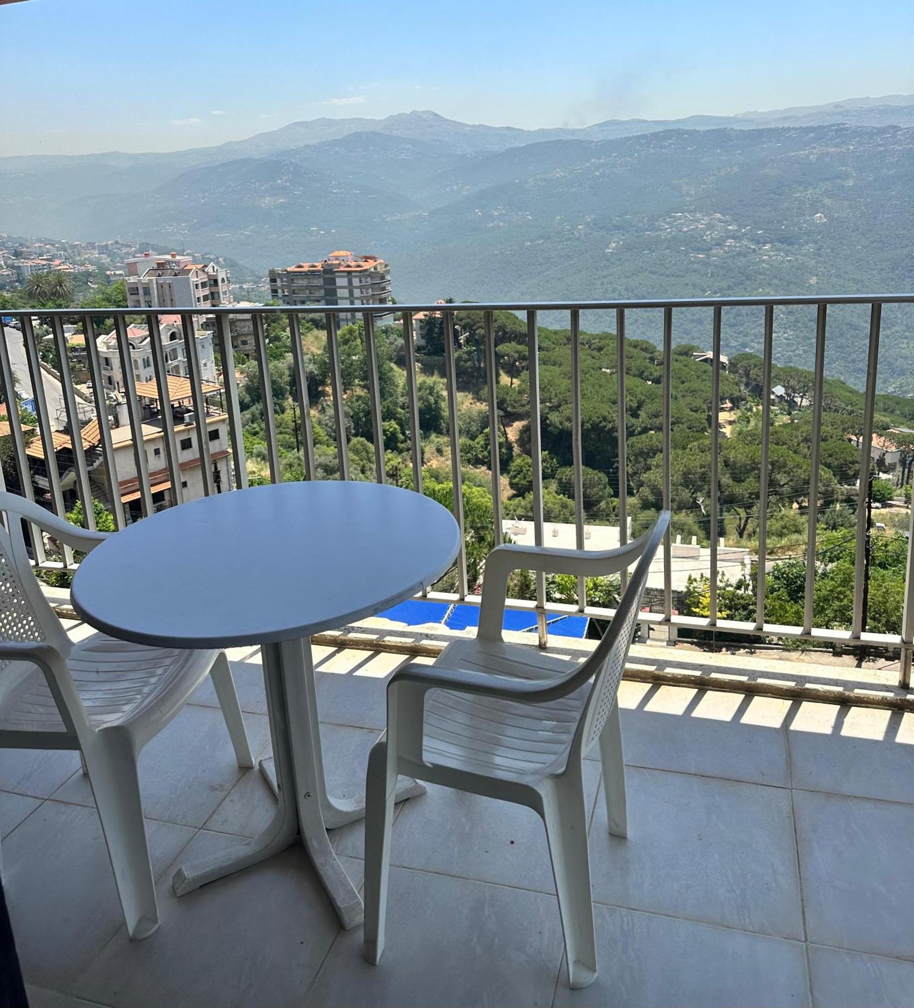 Le Crillon Hotell Brummana Exteriör bild