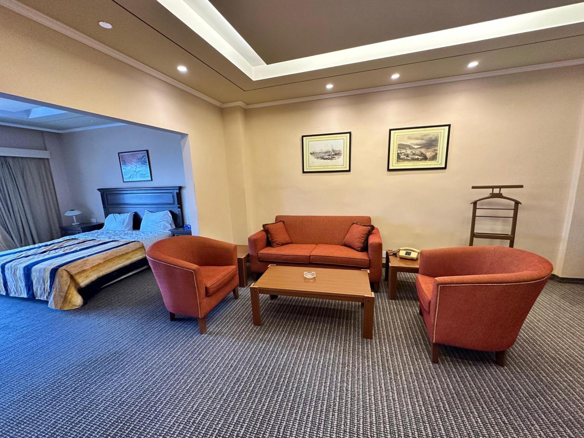 Le Crillon Hotell Brummana Exteriör bild