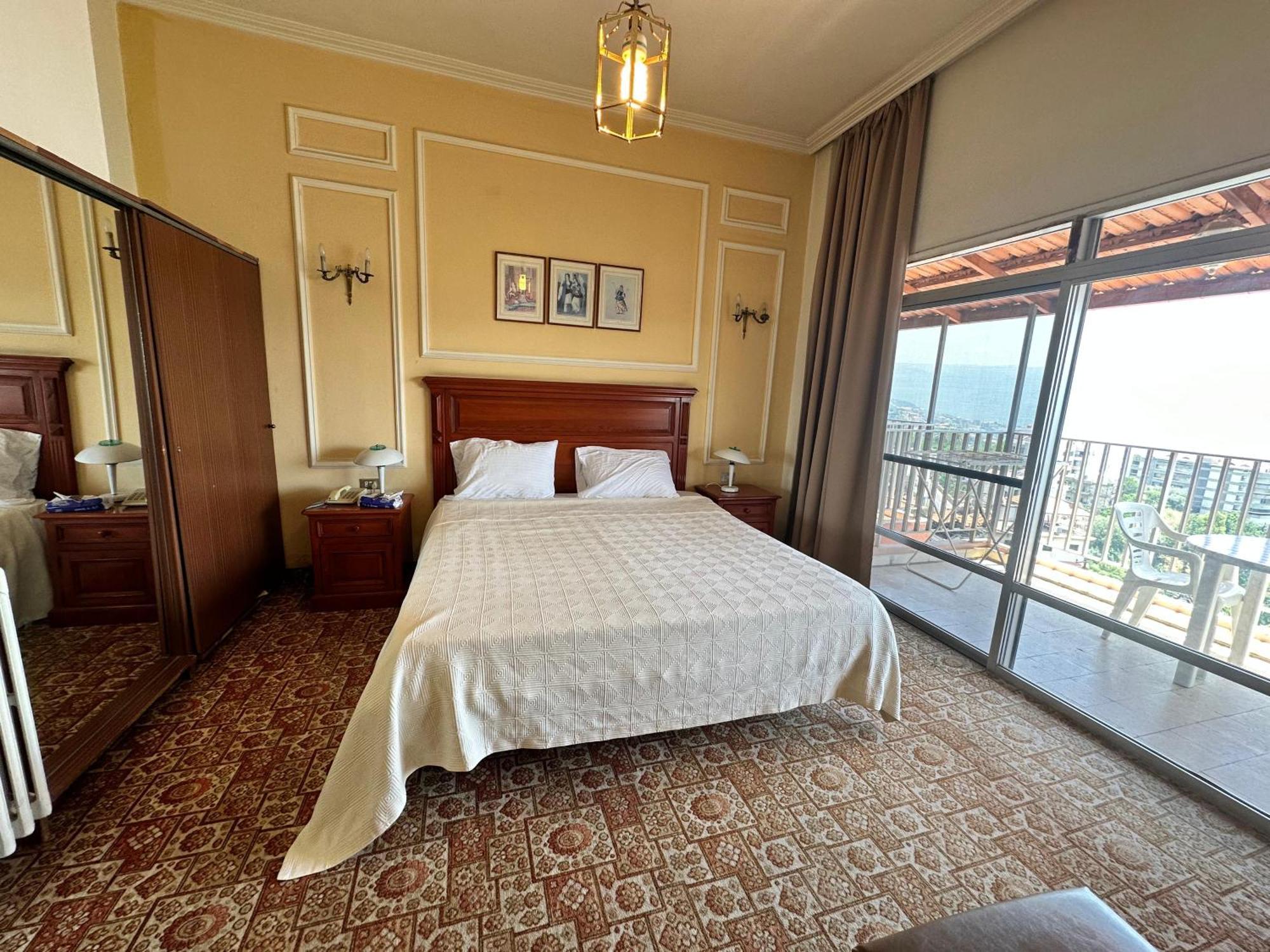 Le Crillon Hotell Brummana Exteriör bild