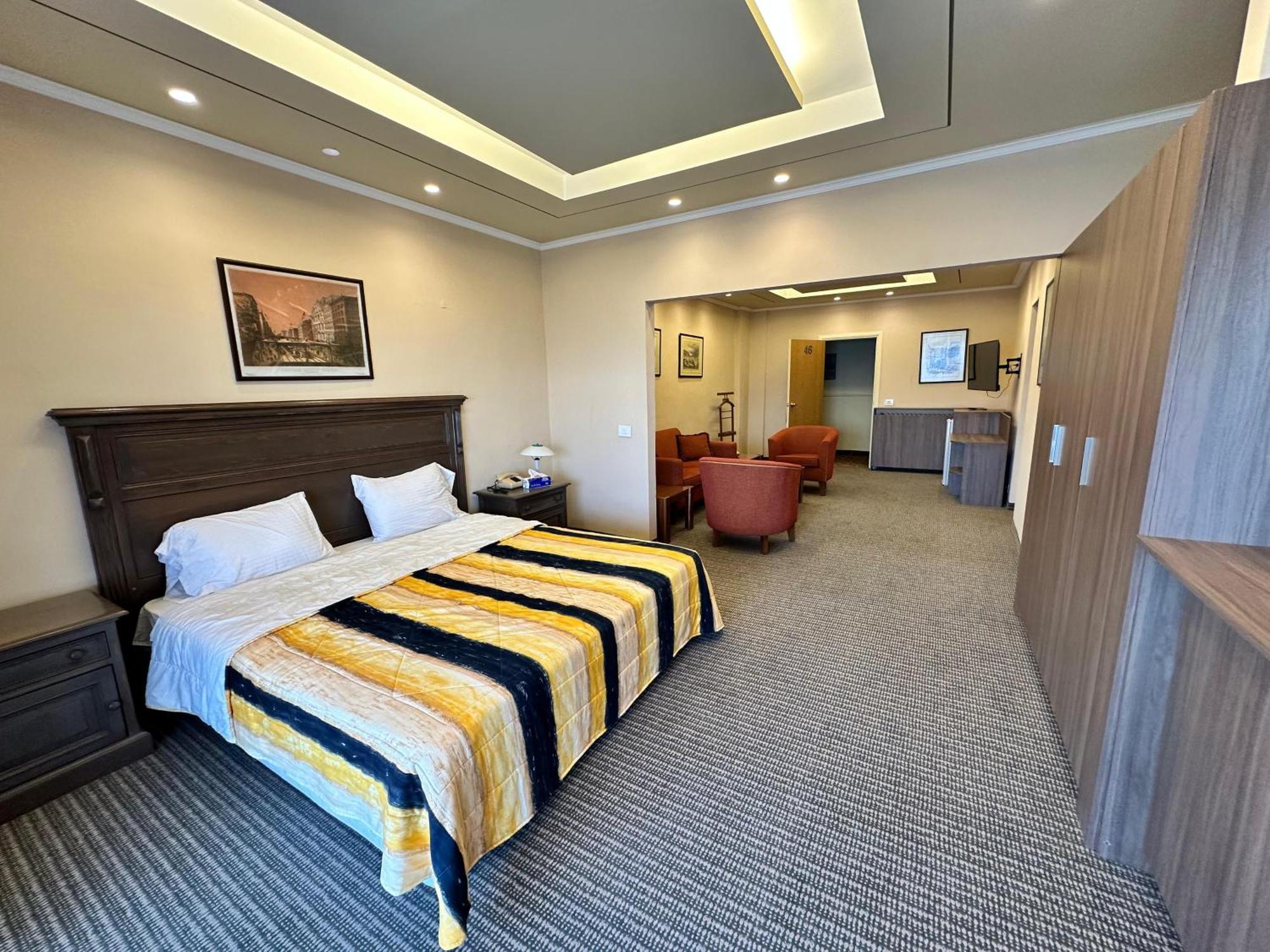 Le Crillon Hotell Brummana Exteriör bild