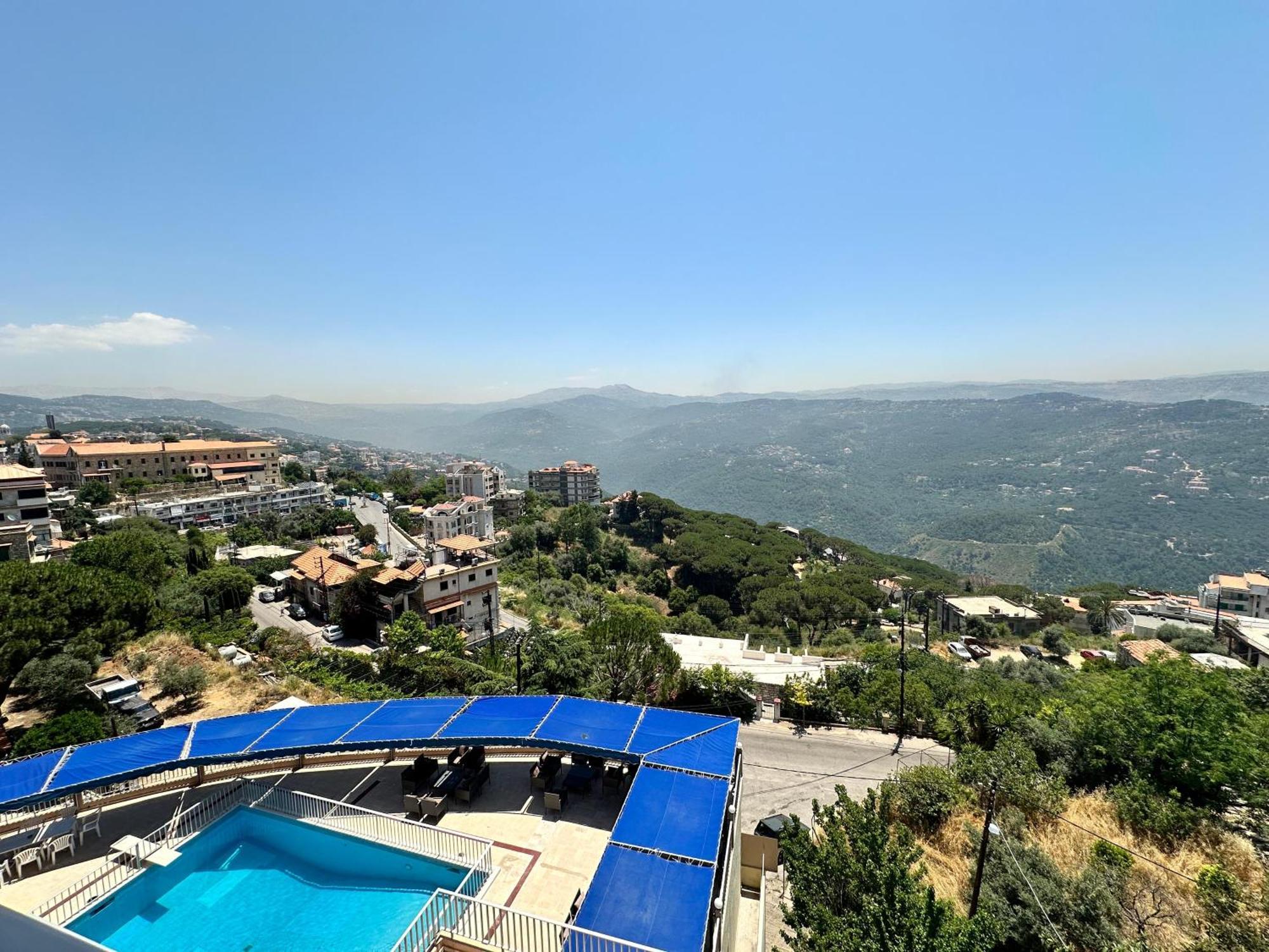 Le Crillon Hotell Brummana Exteriör bild