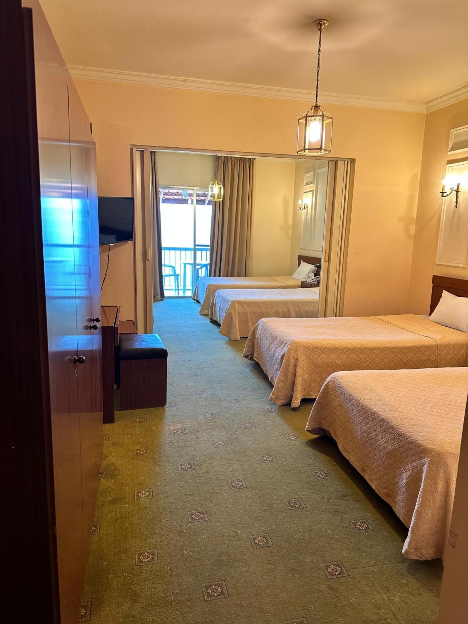 Le Crillon Hotell Brummana Exteriör bild