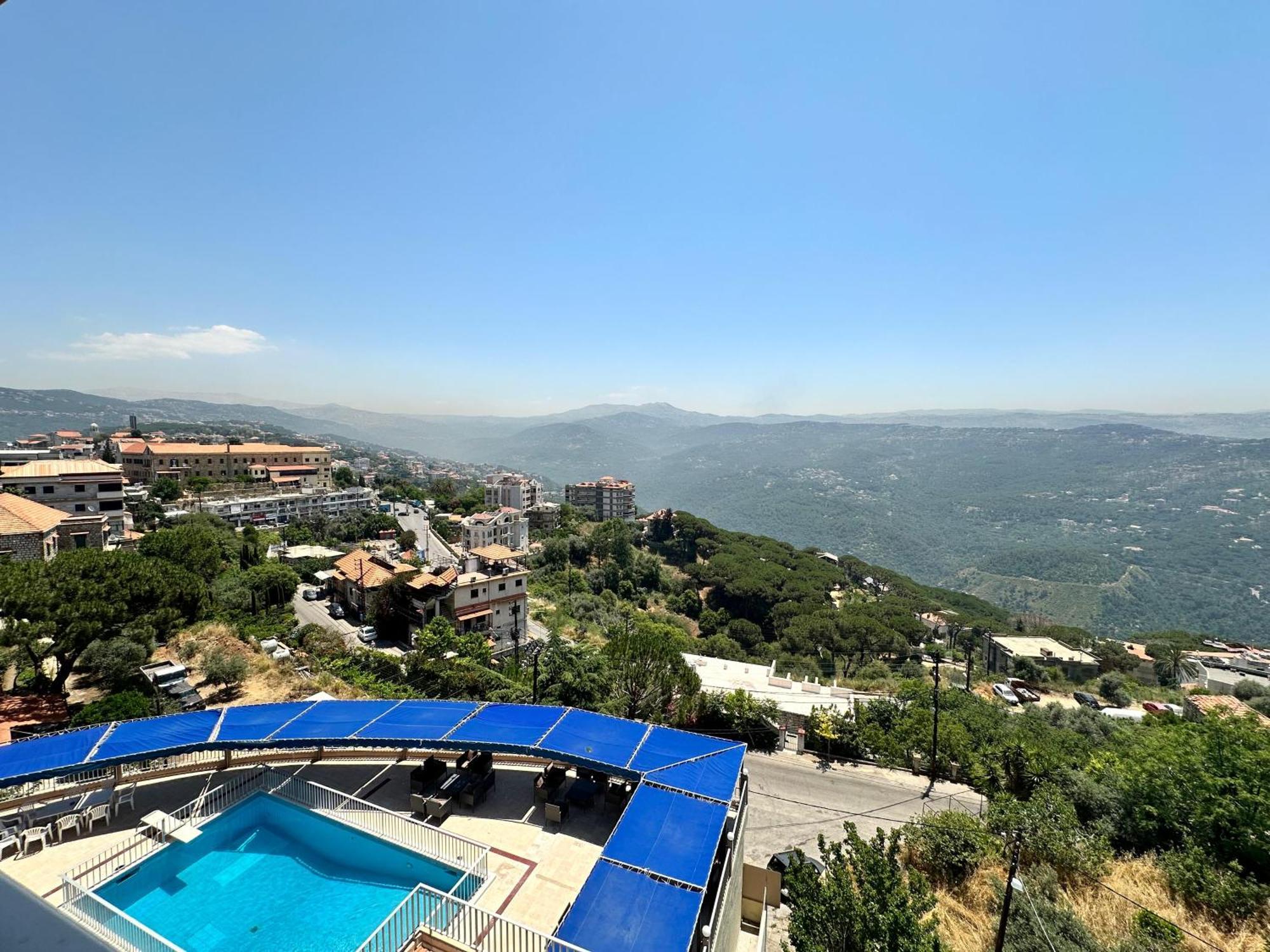 Le Crillon Hotell Brummana Exteriör bild