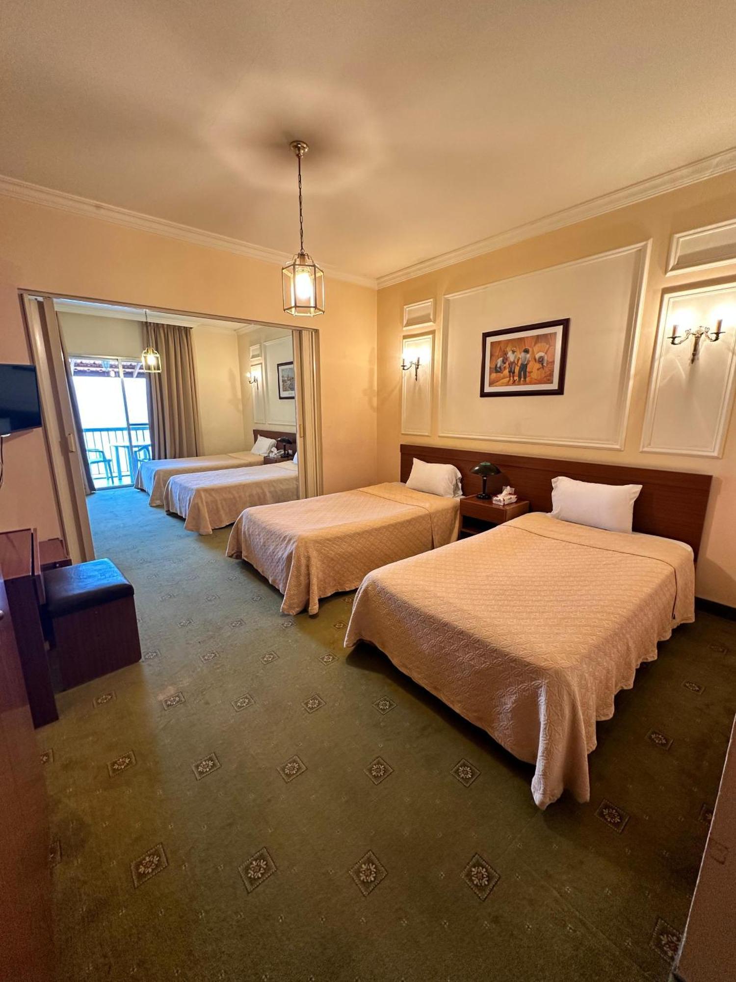 Le Crillon Hotell Brummana Exteriör bild